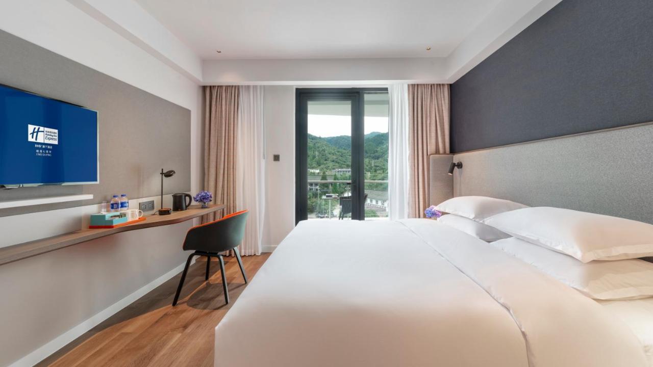 Holiday Inn Express Qiliping By Ihg Gunung Emei Bagian luar foto