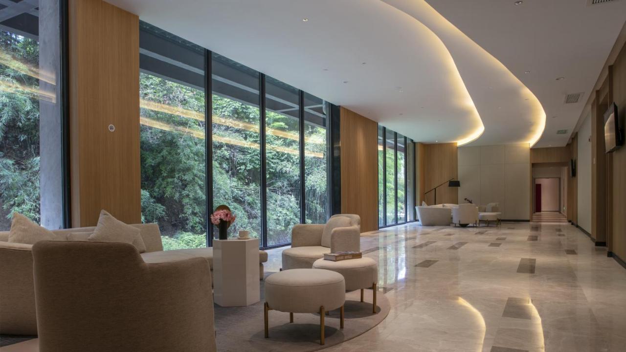 Holiday Inn Express Qiliping By Ihg Gunung Emei Bagian luar foto