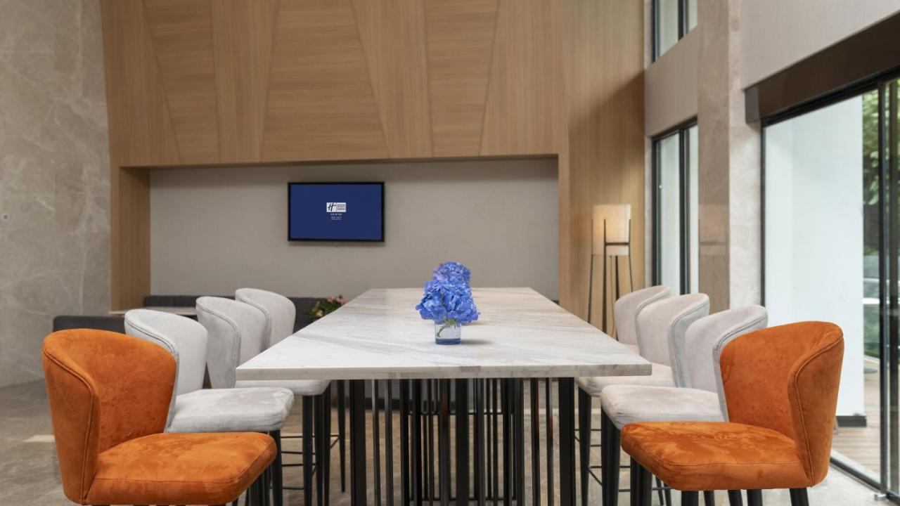 Holiday Inn Express Qiliping By Ihg Gunung Emei Bagian luar foto