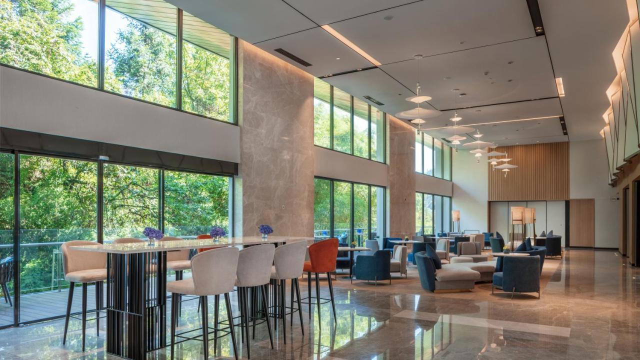 Holiday Inn Express Qiliping By Ihg Gunung Emei Bagian luar foto