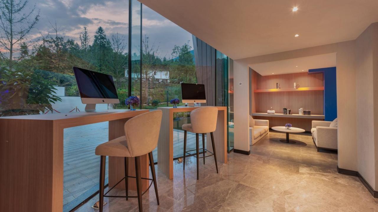 Holiday Inn Express Qiliping By Ihg Gunung Emei Bagian luar foto