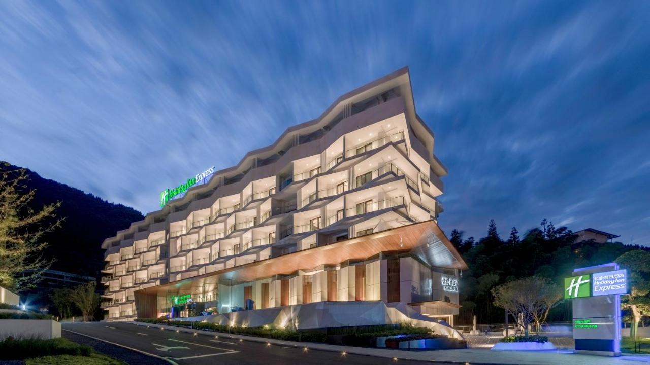 Holiday Inn Express Qiliping By Ihg Gunung Emei Bagian luar foto